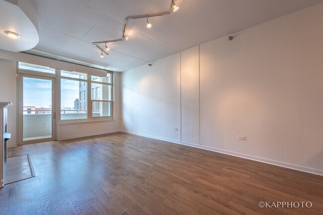 Building Photo - 909 W Washington Blvd