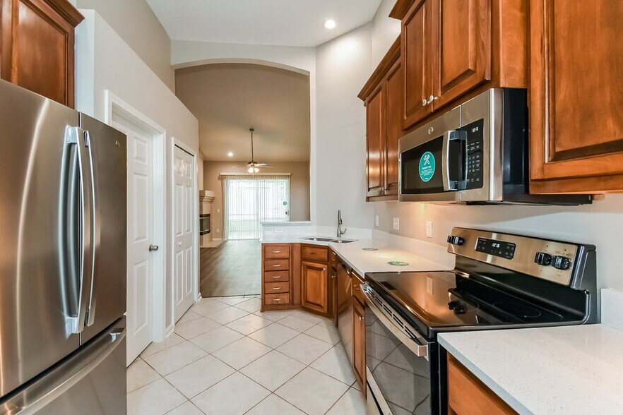 Building Photo - 8270 Lake Effie Ln E