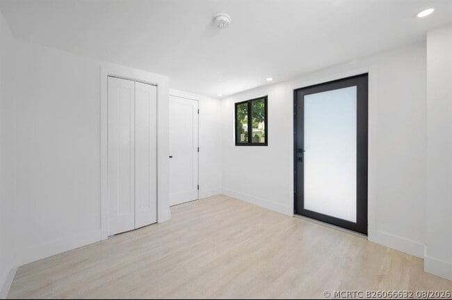 Building Photo - 823 33rd St