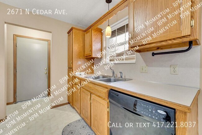 Building Photo - 2671 Cedar Ave