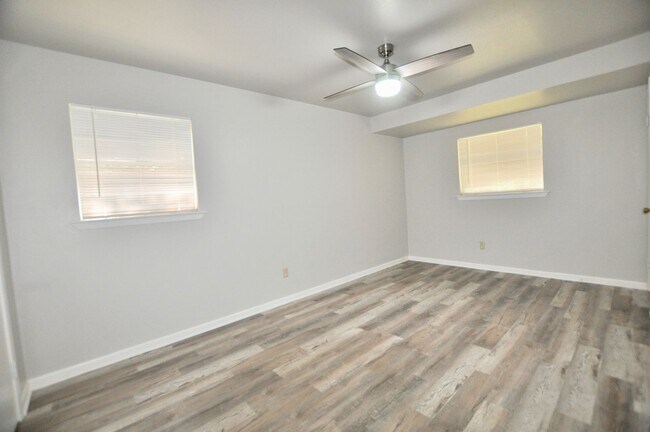 Building Photo - COMING SOON! FOR LEASE! Nice Remodeled - 3...