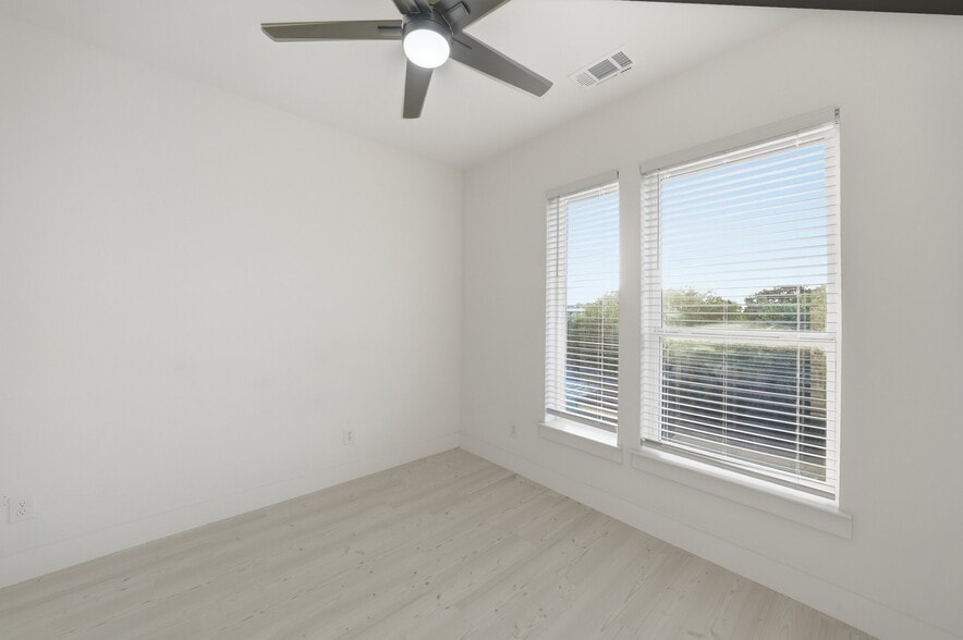 Building Photo - 7207 Mohawk Dr