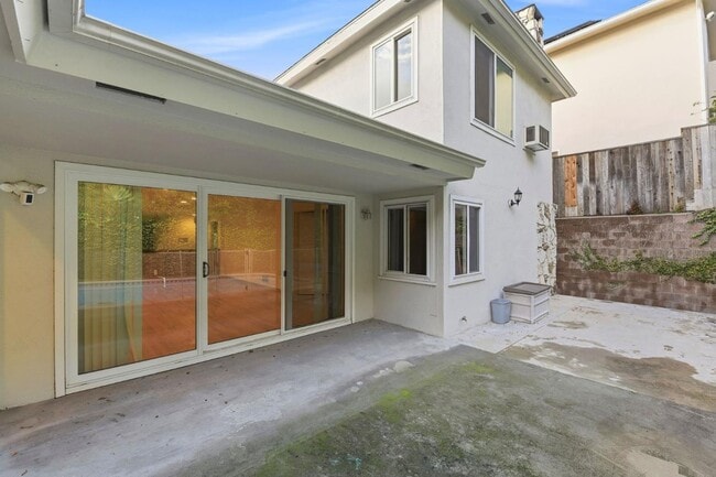 Building Photo - 1008 Westholme Ave