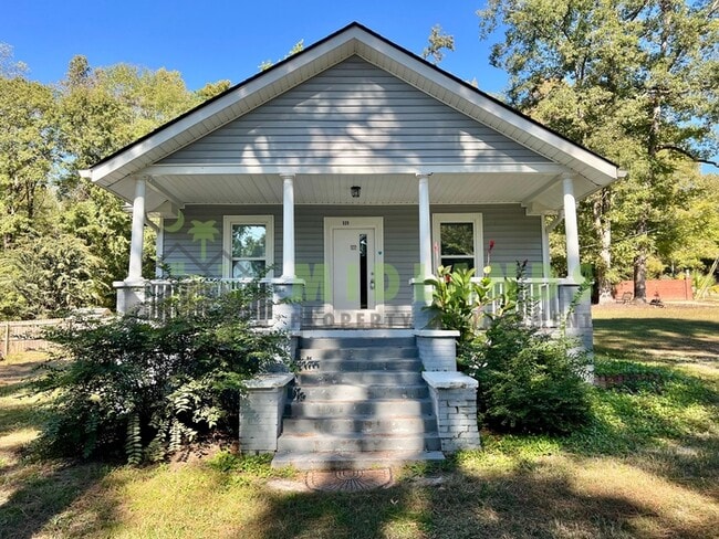 Building Photo - 320 Corley St