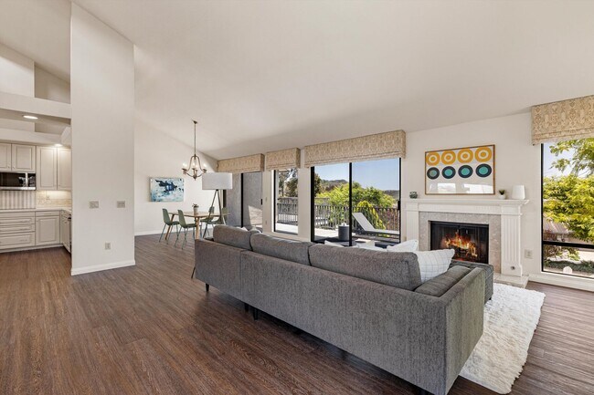 Building Photo - 6667 La Jolla Scenic S Dr