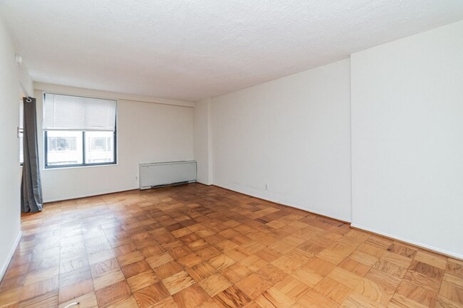 Building Photo - Bright 1BR Condo at Towne Terrace East – All Utilities Included!