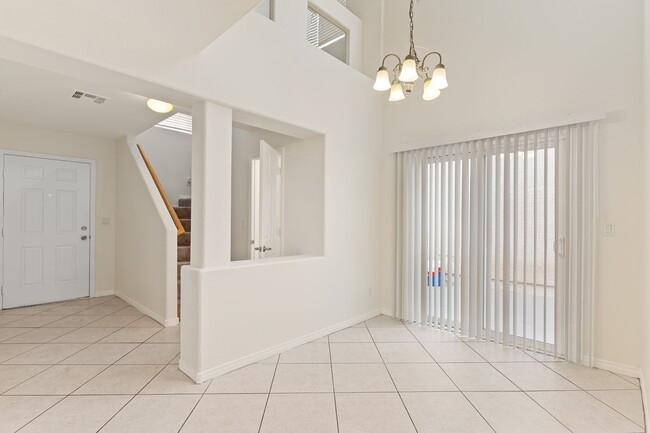 Building Photo - 7268 Vinca Rd