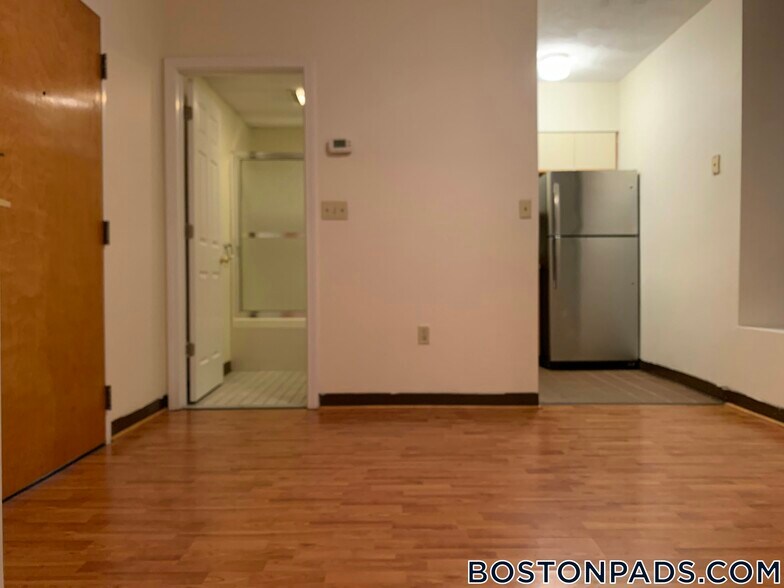 Building Photo - 81 Essex St