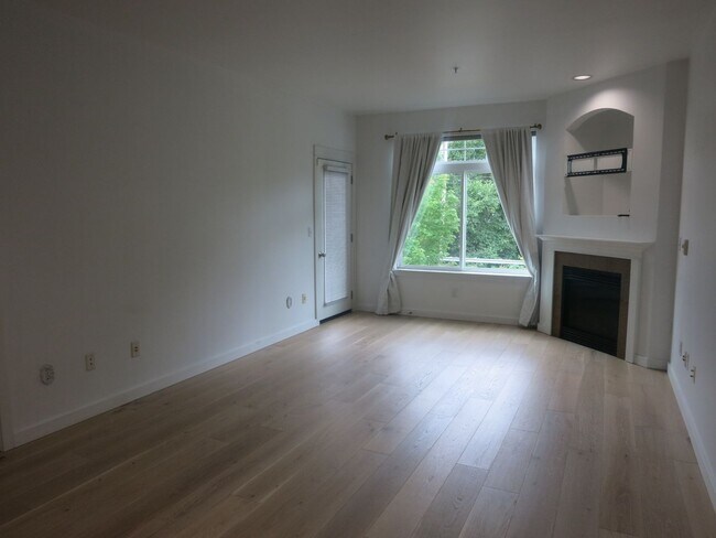 Building Photo - Beautiful 2 Bedroom Condo in Sammamish
