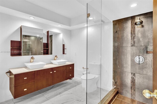 Building Photo - 6770 Indian Creek Dr