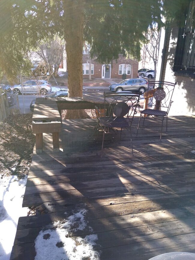 Building Photo - Cap Hil Adorable 1 Bedroom Available Now! ...