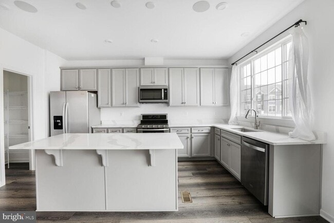 Building Photo - 2323 Champions Wy