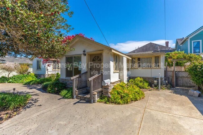 Building Photo - 227 18th St