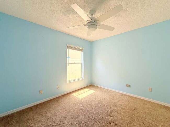 Building Photo - 1118 Hardwood Dr