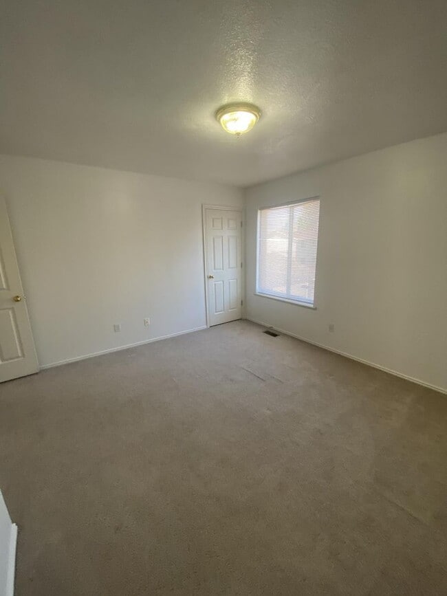 Building Photo - 295 W 600 N