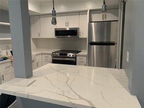 Building Photo - 3934 W 5th St