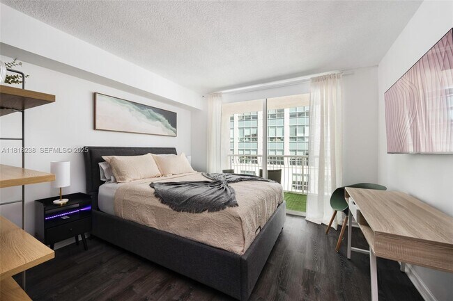 Building Photo - 1200 Brickell Bay Dr