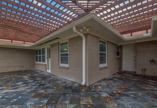 Building Photo - 4710 Willowbend Blvd
