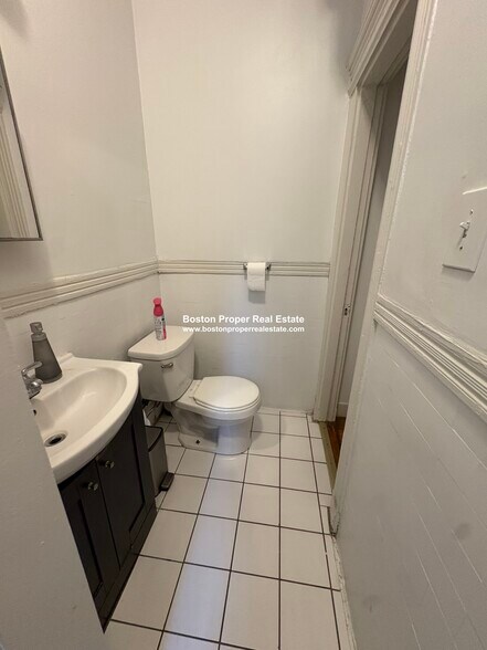 Building Photo - 52 Charlesgate E