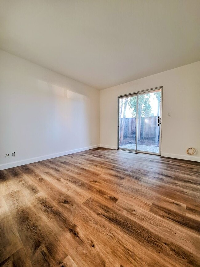 Building Photo - Harr08