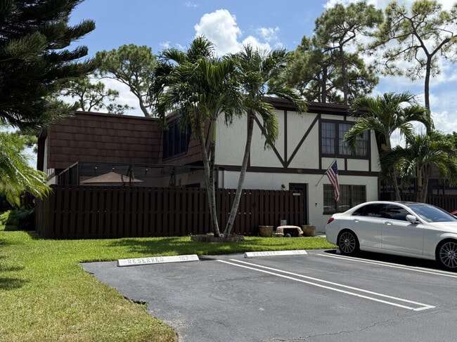 Primary Photo - 122 Weybridge Cir