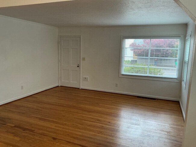 Building Photo - 1178000