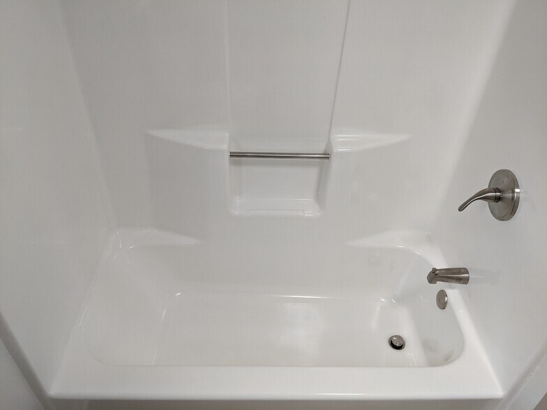 Building Photo - 25D Pine Ln