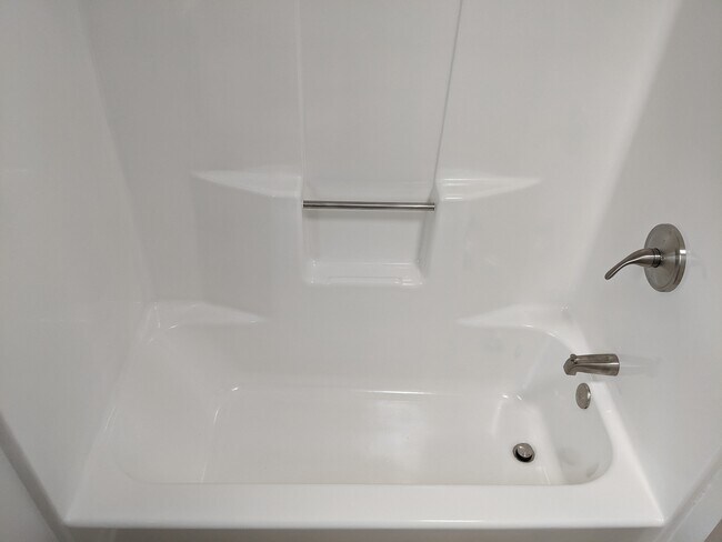 Building Photo - 25D Pine Ln