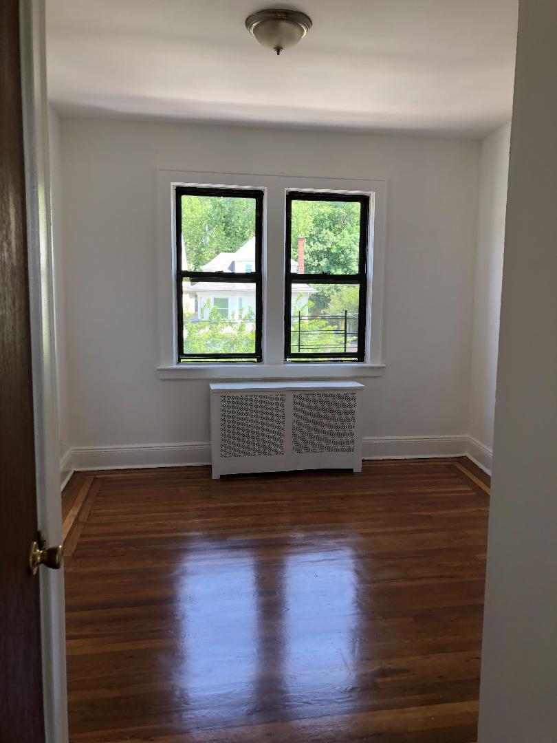 Bedroom - 411 Warburton Ave