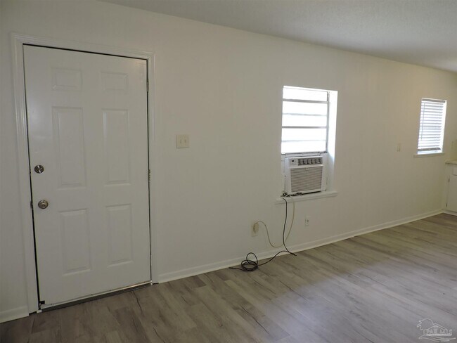 Building Photo - 2203 Eliasberg St