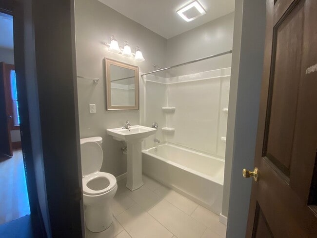 Building Photo - Maryland Upper near UWM