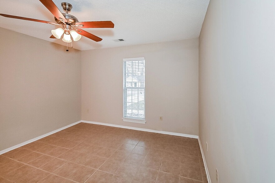 Building Photo - 4210 Brighton Dr