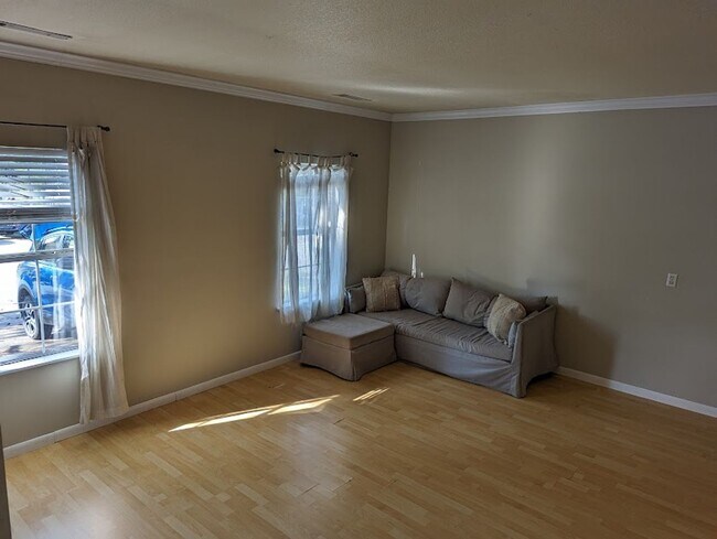 Building Photo - Adorable 3 BD 1 BA House 5 Min to Downtown Springdale