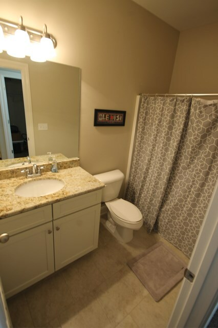 Building Photo - 104 Robbins Cir