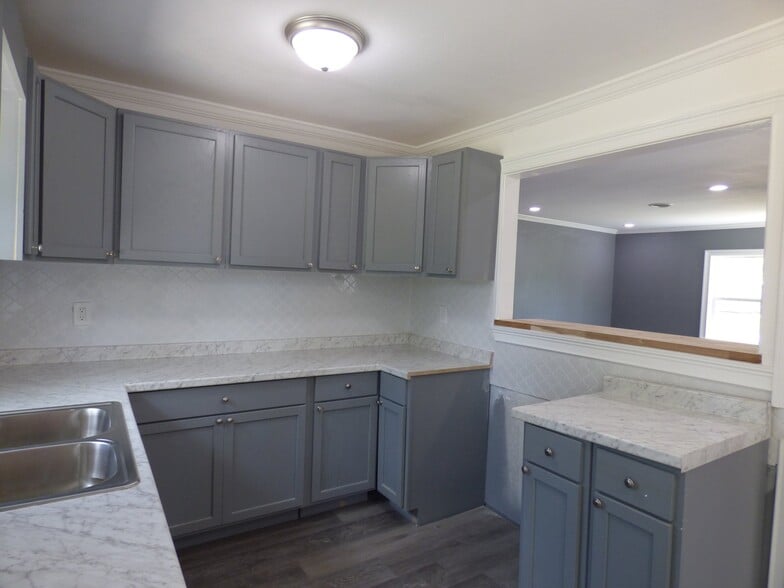 Building Photo - 1030 Clairmont Dr
