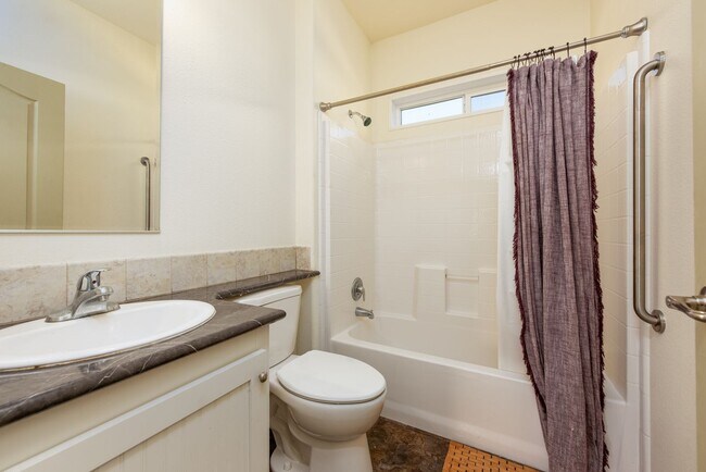 Building Photo - Cozy Upgraded Home w/ Panoramic Mountain V...