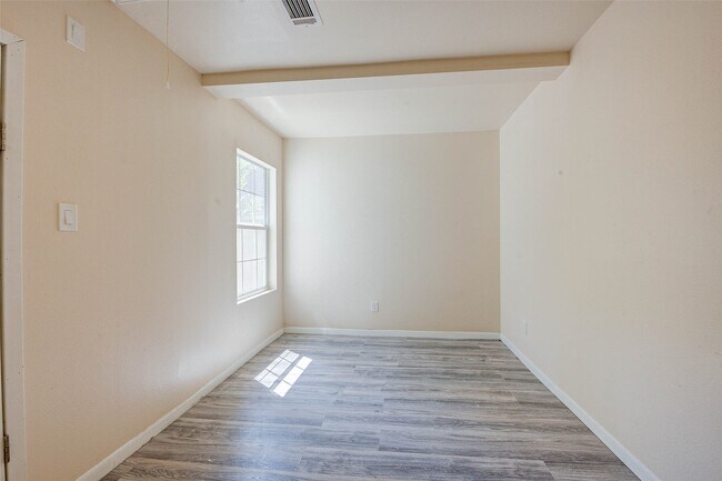 Building Photo - 8709 Knox St