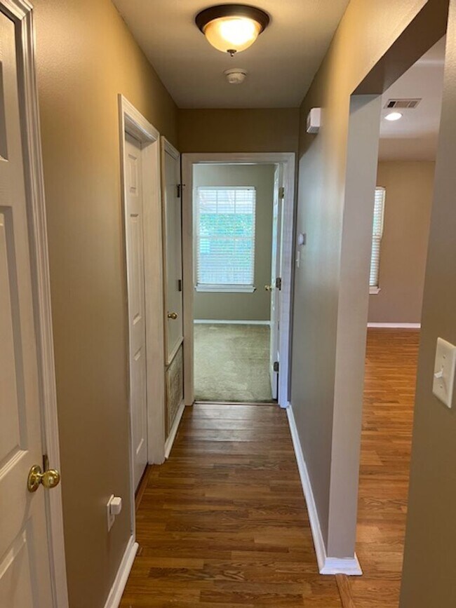 Building Photo - Nice Benton 3 bedroom 2 bathroom house.