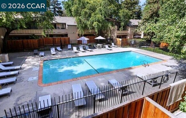 Building Photo - 2144 Northwood Cir