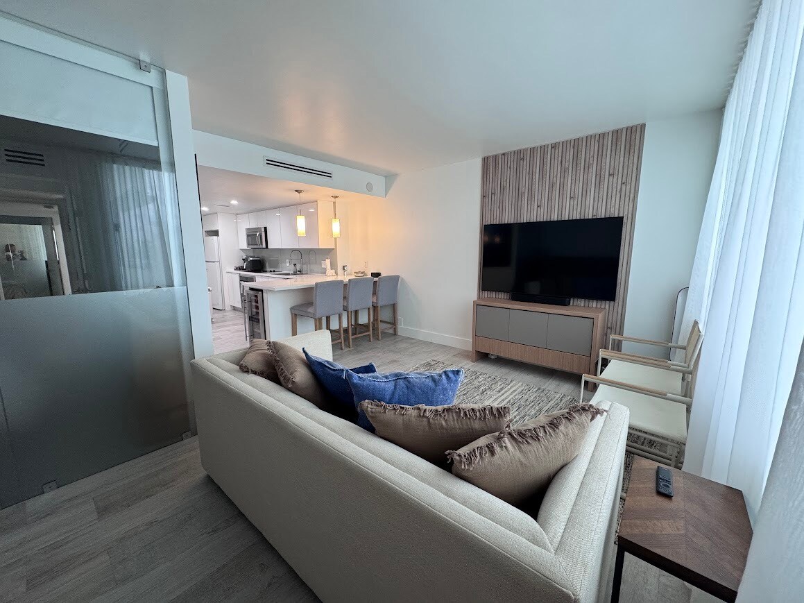 Building Photo - 1000 West Ave