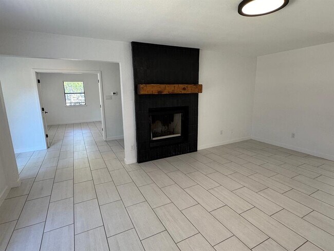 Building Photo - 12604 Shady Acres Dr