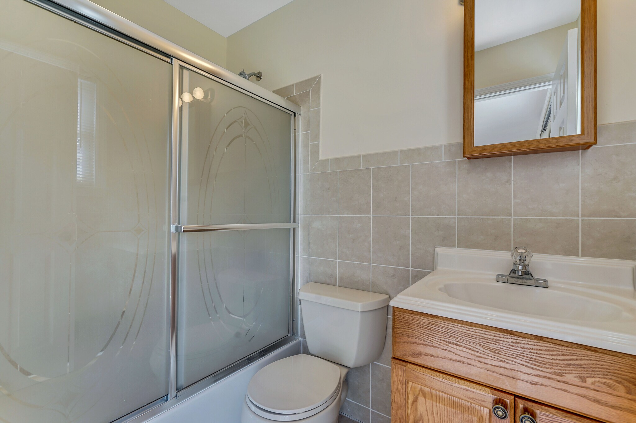 Primary Bathroom - 2006 Bookbinder Ct