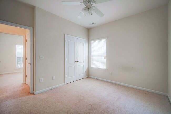 Building Photo - 4 BR/2 BA, 1 Car Garage, Charming Home in ...