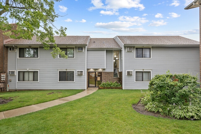 Building Photo - 3100 Bayside Dr