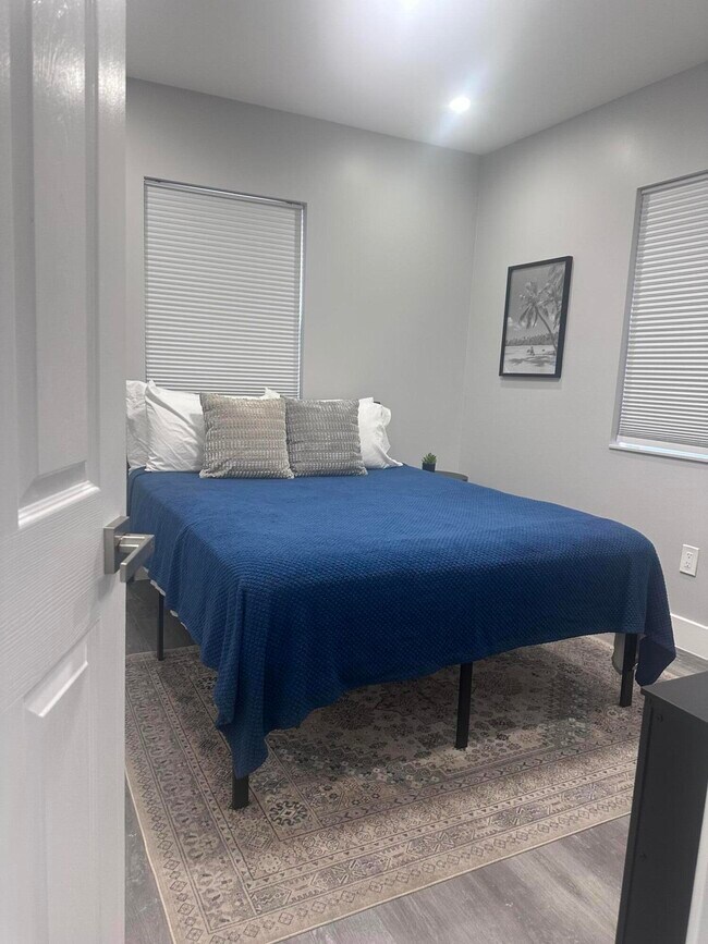 Building Photo - 1016 State St