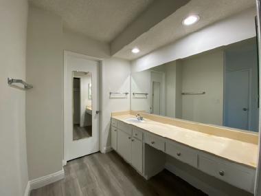 Building Photo - 300 S Gramercy Pl