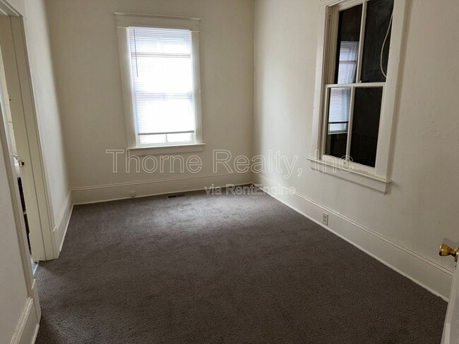 Building Photo - 614 S Howell St