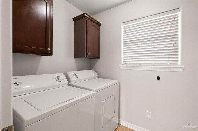 Building Photo - 115 S 48th Ln