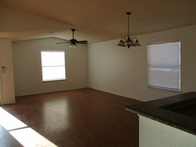 Building Photo - "Charming 3-Bed, 2-Bath Haven on Mesquite ...