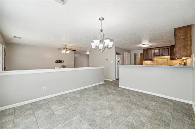 Building Photo - 3613 Lazy Spring Dr